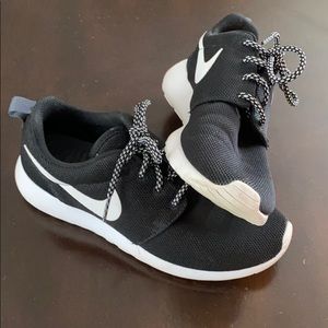 Women’s Nike Tennis Shoes